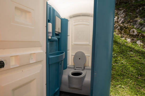 Best VIP or Luxury Restroom Trailers  in Baldwinsville, NY